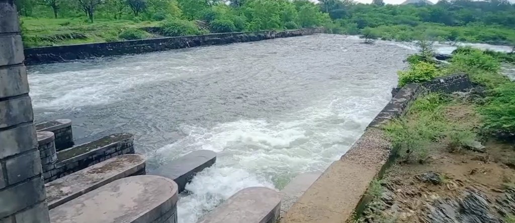 Nandsamand Dam on the Banas River near Nathdwara, Rajasthan, showing the expansive reservoir, calm waters, and surrounding landscape under open skies.